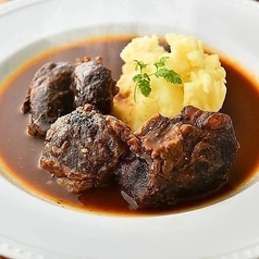 牛ホホ肉の赤ワイン煮込み~マッシュポテト添え~