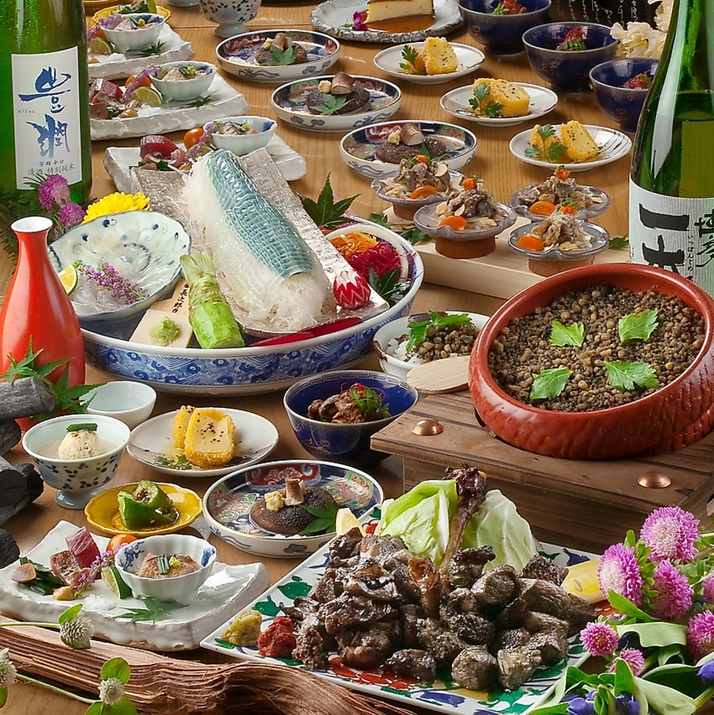 【飲み放題コース】各種季節宴会はもちろん仲間内でも大満足の飲み放題付きコース料理もございます。