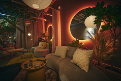 カーテンの付いた半個室です。