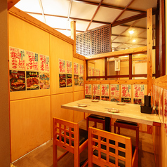 デート・女子会利用に最適な窓際席がございます♪職場のみなさんとのお食事会やご家族でのお食事など、人数に応じてお席の配置はアレンジいたしますので、お気軽にお申し付けください。【食べ飲み放題/食べ放題/飲み放題/肉/チーズ/サプライズ/誕生日/女子会/個室/天文館】