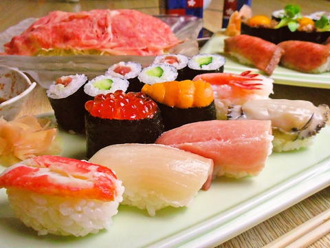 厳選された素材の味を生かしたお寿司や前沢牛の料理を落ち着いた雰囲気の中で堪能。