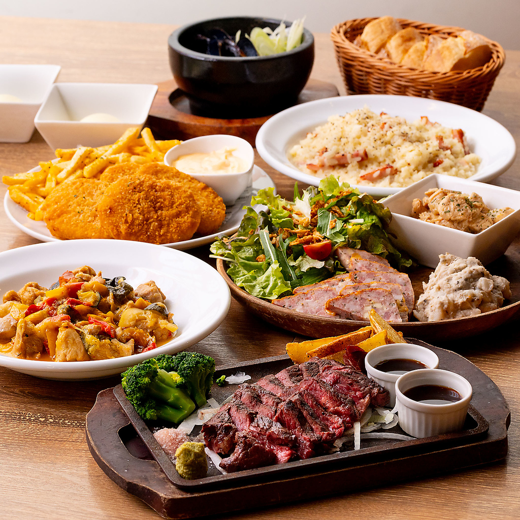 ゆったり座れるテーブル席で楽しいおしゃべりを♪みんなでワイワイ楽しめるボリューム満点コース！