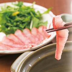 地穴子・金目大・鱧・太刀魚・天然真鯛　等々・・・季節の旬の食材を秘伝のお出汁での「しゃぶしゃぶ」