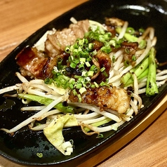 牛ホルモンの鉄板焼き