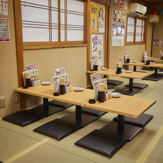 【サク飲みに】少人数で和気あいあいとお料理とお酒を楽しめるテーブル席！岡山駅西口2分と駅近なのでフラッと気軽にお立ち寄りください♪※写真は系列店