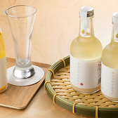 【お土産コーナー】おららの特産品を販売◎入り口近くには、店内で提供している甘酒やおつまみ、地元土湯温泉の特産品などを購入できるコーナーがございます。旅の思い出や大切な方へのプレゼント選びに最適◎カフェで気に入った味を、そのままお土産としてお持ち帰りいただけます。