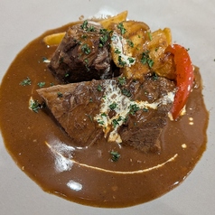 牛肉の赤ワイン煮込み