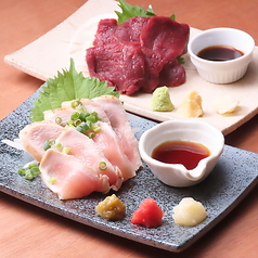 【新鮮刺身も充実】人気の鶏タタキや馬刺しもお楽しみ頂けます！ワインとの相性も抜群！の写真