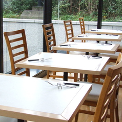 ランチからディナーまで、サラダバー＆グリル料理がお楽しみ頂けます。お集りなどにも気軽にご利用ください♪