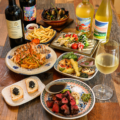 料理に合うナチュールワインやウイスキーも用意◎