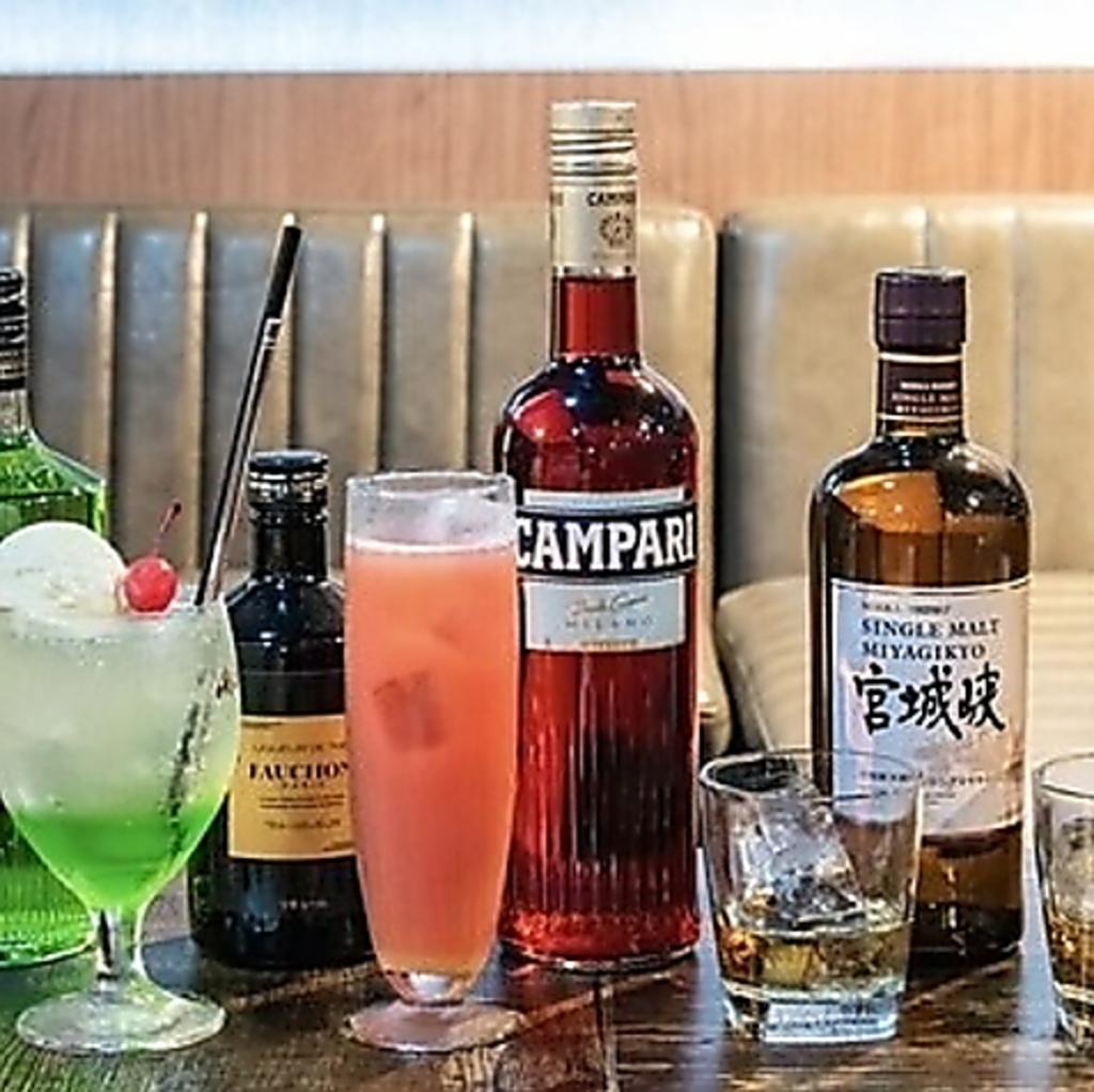 飲放付コースご用意！自慢のピザも楽しめます！店内は持込も可能ですのでお気軽にご利用ください♪