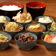 9種の小鉢定食◎