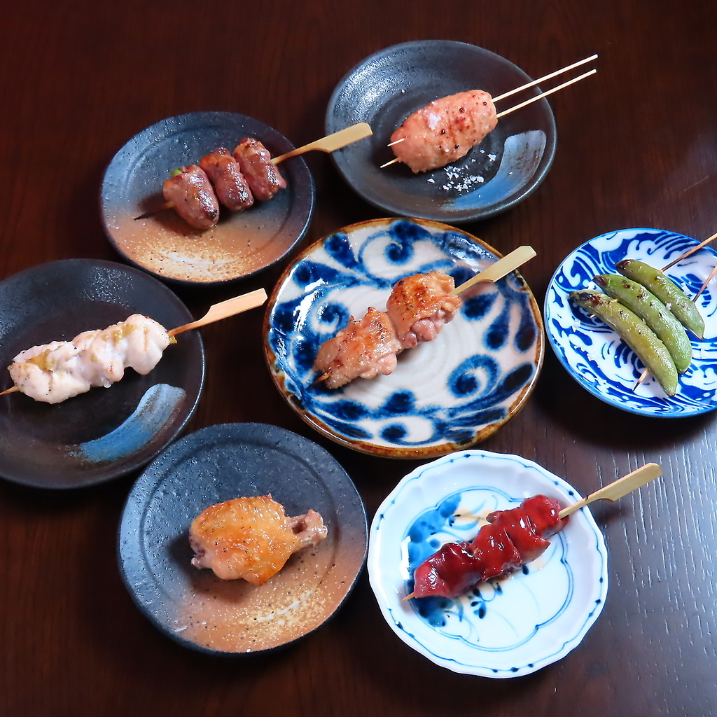 一番人気の熊本あか鶏おまかせ串7本コース。大将が丹精込めて一本一本丁寧に炭火で焼き上げます。