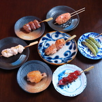 一番人気の熊本あか鶏おまかせ串7本コース。大将が丹精込めて一本一本丁寧に炭火で焼き上げます。