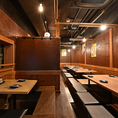 少人数様でご利用頂ける個室もご用意しております◎細部にまでこだわった内装が寛ぎの空間。拘りぬかれた店内は柔らかい間接照明の光に照らされたリラックス空間で接待やデート、大切な日のお食事に大人気。料理長自慢の料理の数々をゆったりとした空間でお愉しみ頂けます。