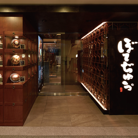 創業昭和21年。創業から75年以上の伝統を誇る大阪お好み焼の元祖と言われる老舗です。
