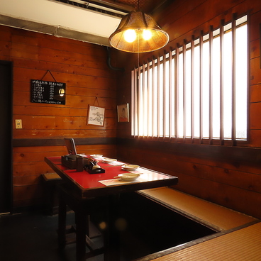 とり皮屋 赤のこっこ 赤坂店の雰囲気1