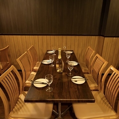 池袋で飲み会なら♪】ソファ席もあるので落ち着いたオトナな癒しとくつろぎの空間をお過ごしいただけます♪誕生日月・記念日特典も大好評！オーナーのこだわりが詰まった店内。普段使いはもちろん、特別な日にも楽しい時間をお過ごしいただけるお店です♪カジュアル接待から特別な日の利用まで各種コースも揃えております。