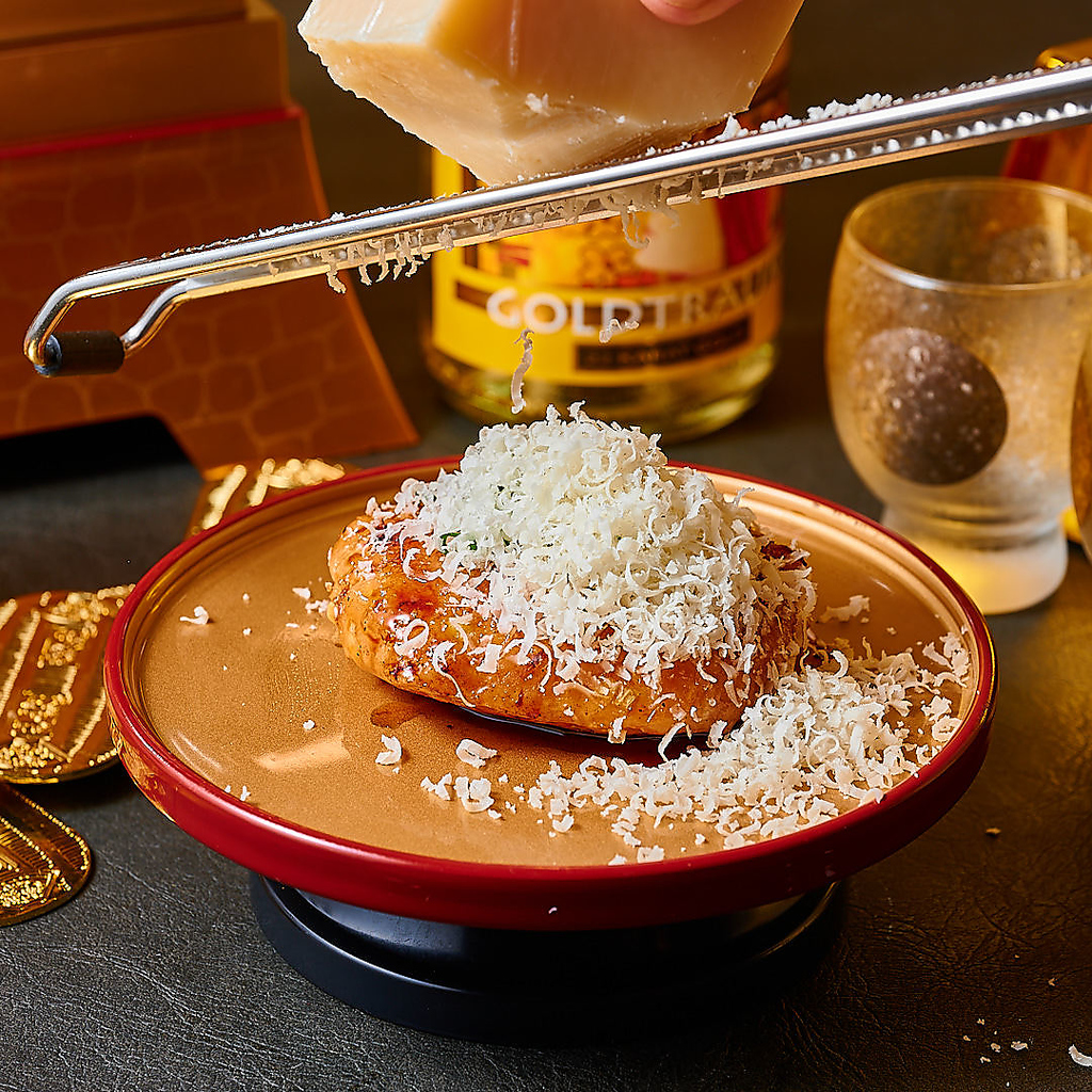 『炭焼きつくね　どっさりパルミジャーノ』柔らかくほろほろとした食感と極上のタレが相性抜群♪