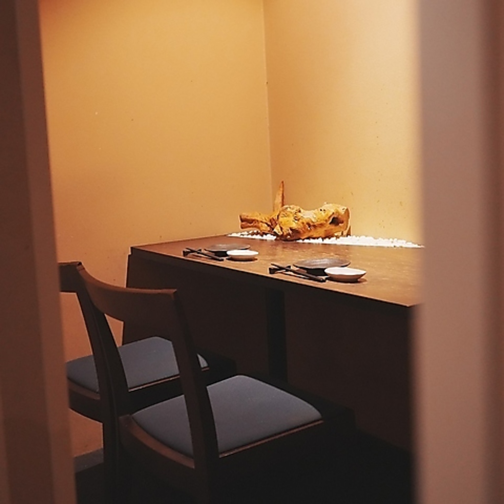 2名様でご利用頂けるカップルシート♪プライベート感のあるお席でゆっくりとお食事をお楽しみ下さい