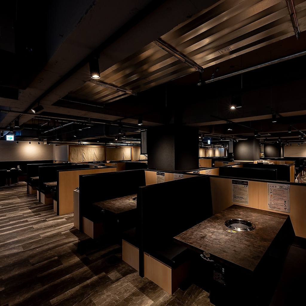 格調高い雰囲気の店内は美しい和のテイストを大切にしております。