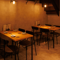 4名席4つ、2名席1つをご用意しております。