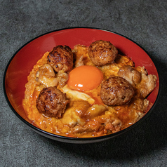 炭火焼き比内地鶏と岩手三陸「たのはた鴨」つくねの【極上】の親子丼