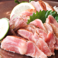 九州直送の刺し系や串焼きなど豊富な品揃えでおもてなし