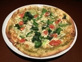 料理メニュー写真 白エビと春野菜のジェノバソース　ピッツァ