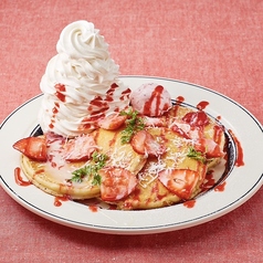 【平日女子会やデートに！】人気の練乳ストロベリーパンケーキの写真