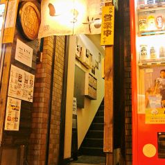 揺れる暖簾に情緒有り・・・・。趣ある外観