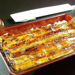 いかだ重（肝吸い付）は、皆様がご注文してくださる川松自慢のうな重。