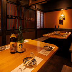 和の趣き溢れる店内は大人の為の落ち着いた雰囲気となっております。8名様でご利用可能なテーブル席は土浦での接待や女子会、合コンなど各種宴会に最適なプライベート個室空間♪お得な宴会コースプランもご予算に合わせて3500円~ご用意。誕生日や記念日にお得なサプライズ特典もご用意しております。