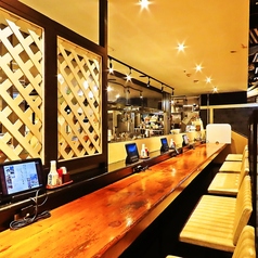 奥行きのある店内の様子は高い天井で雰囲気バツグンです！北の幸とお酒を存分にお楽しみください。【大手町でお食事処、飲み会を実施するお店をお探しなら北海道へ】