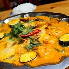 海老のココナッツカレー炒め煮 バゲット or ビーフン/牛肉とにんにくの芽のにんにく炒め