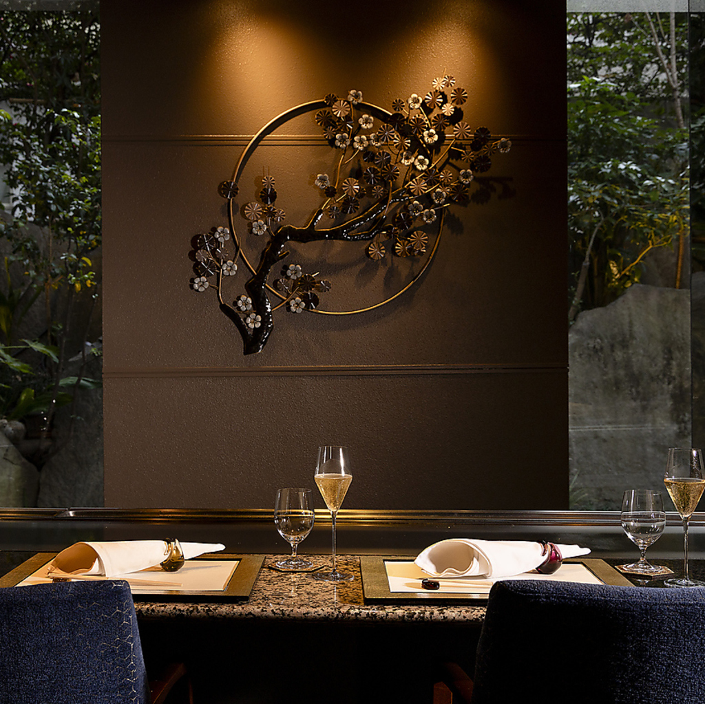 新宿ワシントンホテル別館1階。接待や記念日など、ちょっと特別なお食事会に…