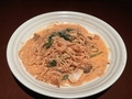 料理メニュー写真 エビ、キノコ、ホウレン草のビスク風スープスパゲティ