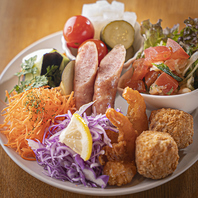 17～18時はハッピーアワー！絶品バル料理