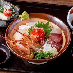 ランチタイムは平日11時～14時迄
