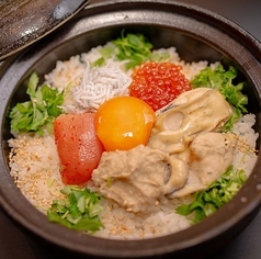 【当店名物！痛風土鍋ご飯】の写真