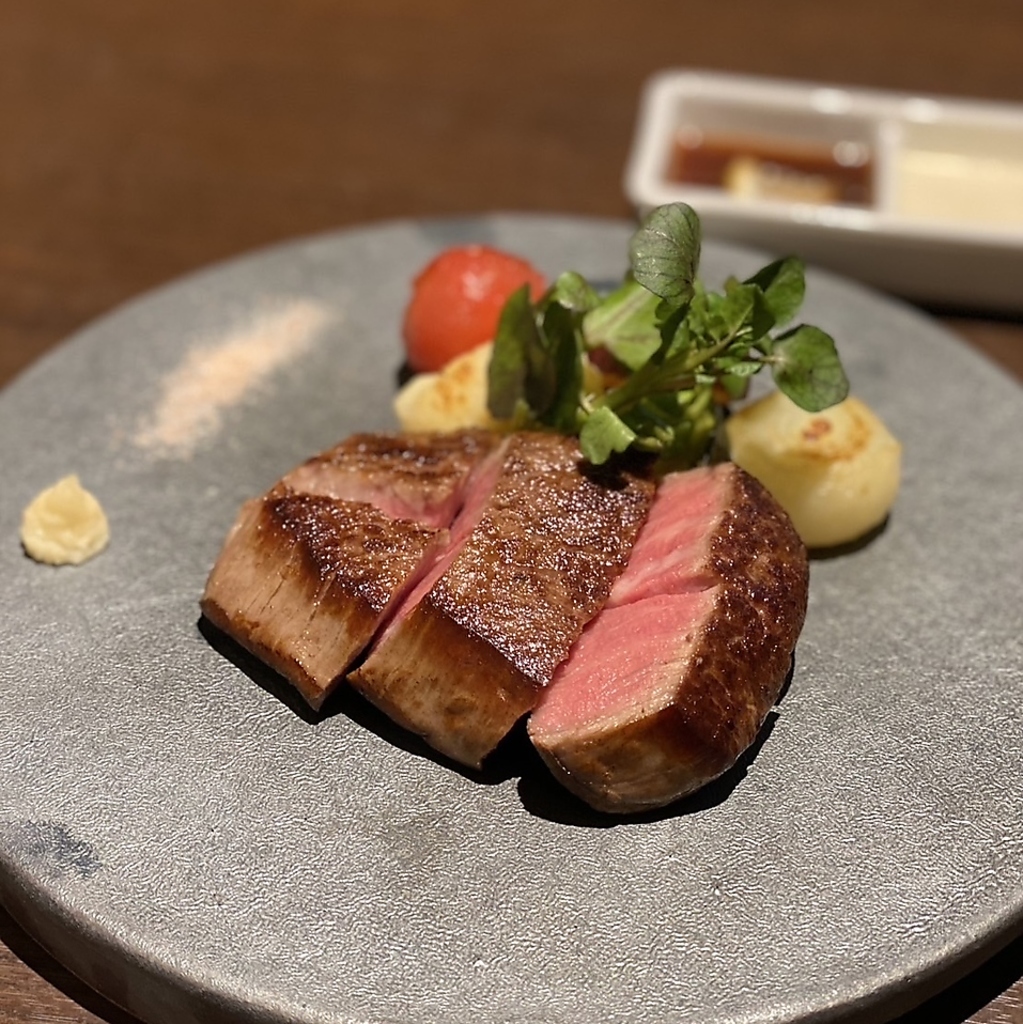 食材に拘り、素材に応じて火加減や調理時間を変えるなど、素材の美味しさを最大限に引き出してご提供