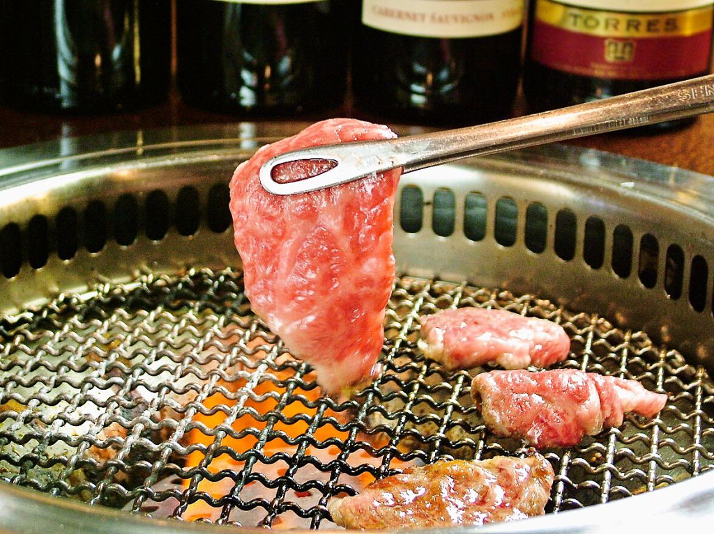 確かな目利きで仕入れたお肉は絶品。食材だけでなく、サービスも最高級です。