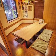 気取らず落ち着く和みの店内…ワイワイと飲み会を楽しみたいお客様におすすめの座敷席！、少人数のお客様もフラッと気軽にご来店ください♪※写真は系列店