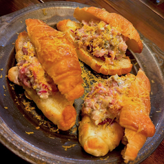 近江鴨のタルタルサンド クロワッサン (1piece)