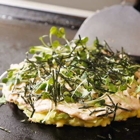 高崎駅東口側にある隠れ家的なお店。マスターこだわりのお好み焼きをご賞味あれ！