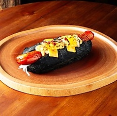 【ダンジョン名物・ブラックホットドッグ登場！】≪ランチにピッタリ◎≫ブラックホットドッグの写真