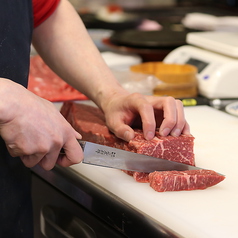 お店で仕込む、だから美味しいお肉。