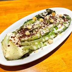 ロメインレタスの焼きシーザーサラダ