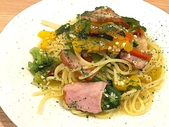 ベーコンと彩り野菜のペペロンチーノ