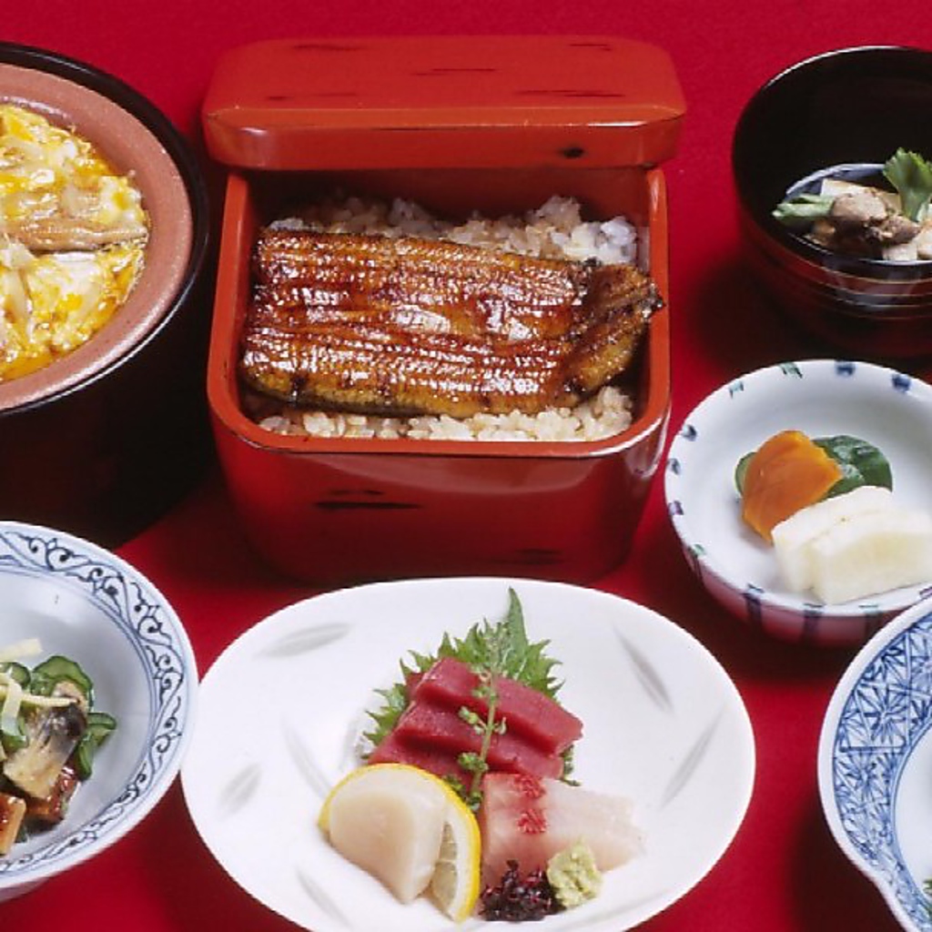 冨貴コースはご会食におすすめ。創業以来伝統の味を守り続けています。